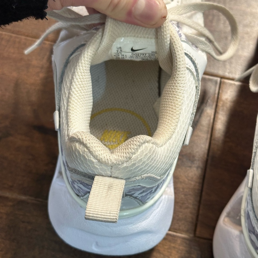 Women's Nike RYZ 365 2 White/Light Bone/Sail/Archio Brown Sneakers - Picture 10 of 11